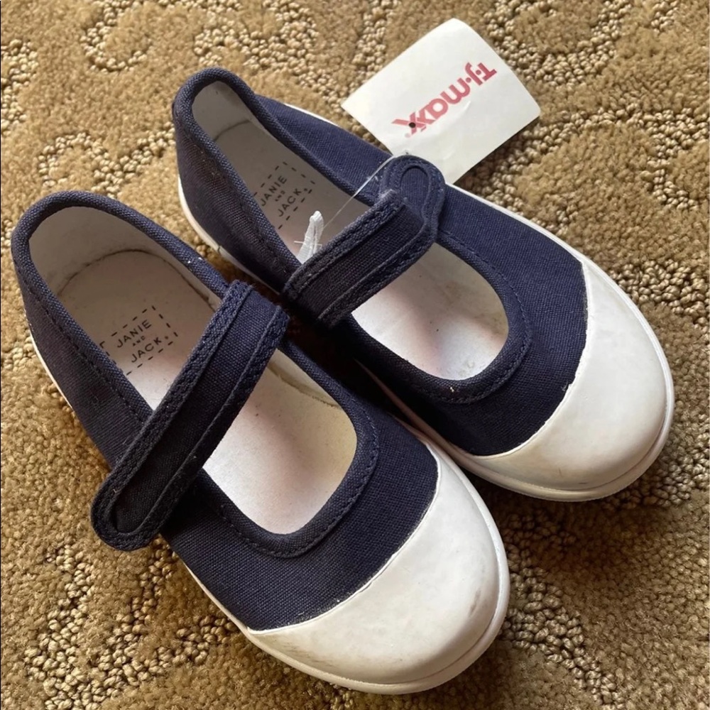 Janie & jack size 8 toddler NWT has a skins just from being in bucket